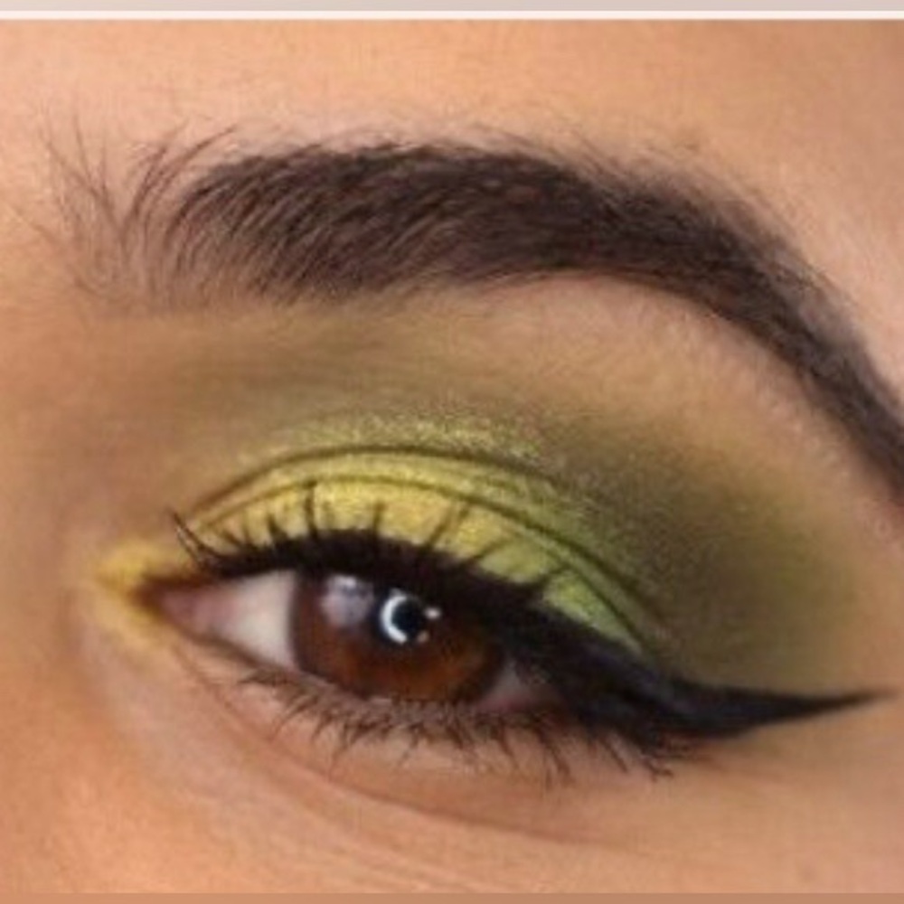 Mac Eye Shadow -Mo' Money Mo' Problems